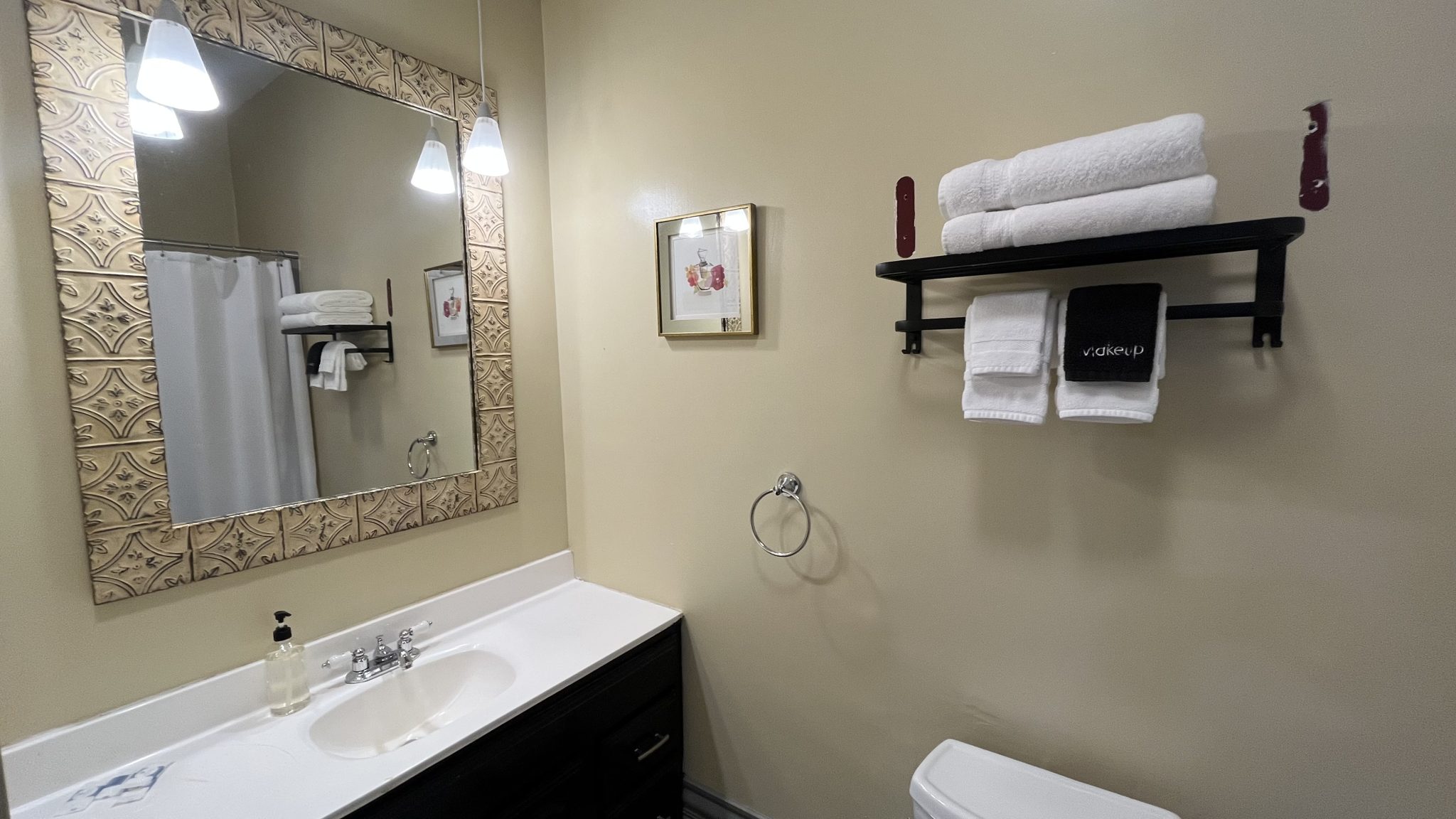 The Clary Room bathroom